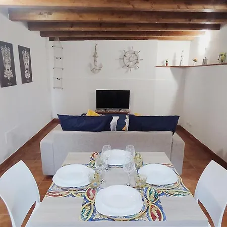 Porto Centro Storico Wi-fi&self Check-in Apartmán Castellammare del Golfo